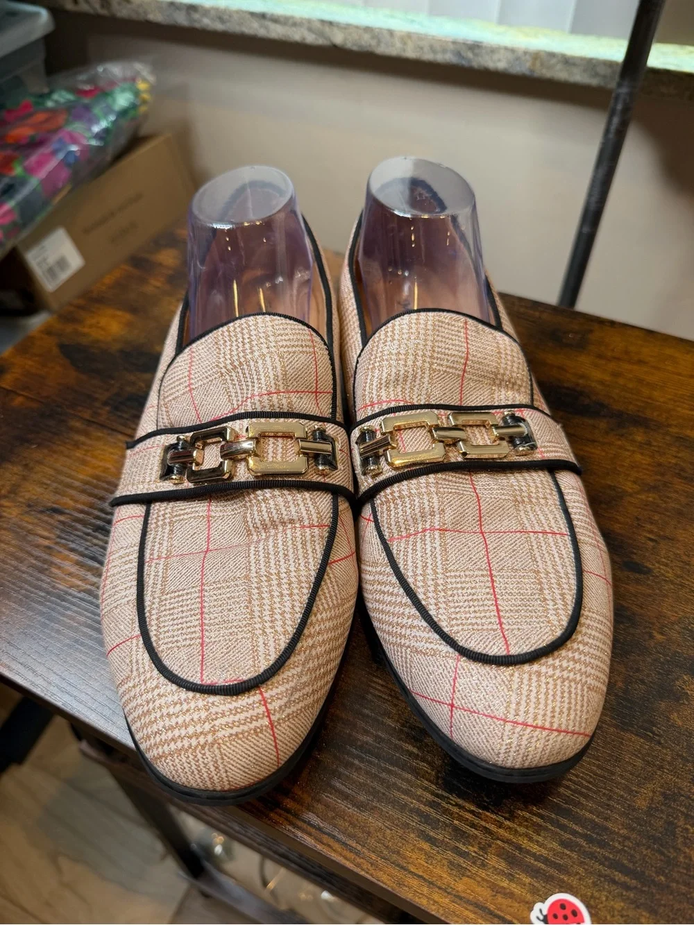 Meijiana tan red plaid pattern gold-tone chain bit detail across vamp Size 10.5